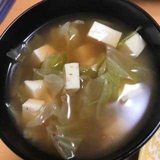キャベツと豆腐の豆板醤スープ